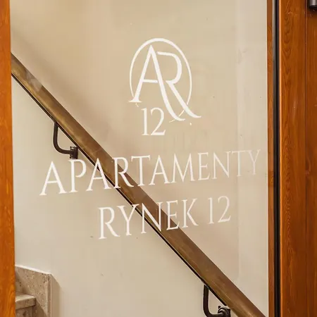 Rynek 12 *